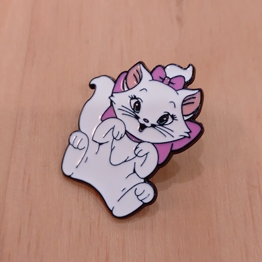🆕 Disney The Aristocats Marie Cat Enamel Pin Brooch - Picture 2 of 9